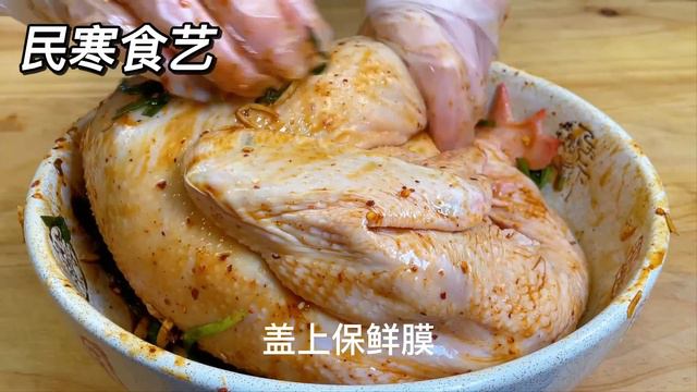 1只雞放入電飯鍋中，無水無油，出鍋香氣四溢，皮嫩肉爛，真香，【民寒食藝】，#焗雞料理 ，#電飯煲焗雞  ， #電飯鍋燜雞 ，#焗雞食譜
