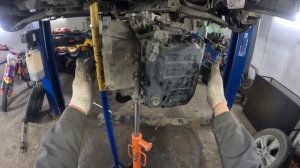 Снятие АКПП Kia Sportage III замена заднего сальника коленвала