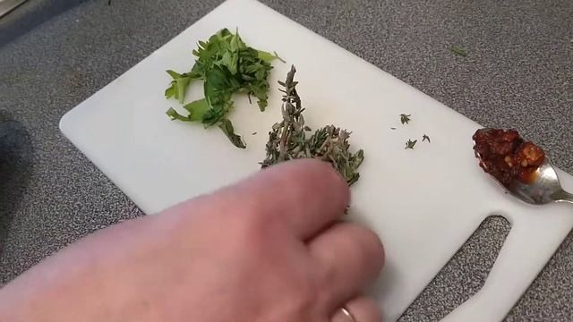 Дорада а ла бильбаина с картошкой хассельбэк. смотреть онлайн