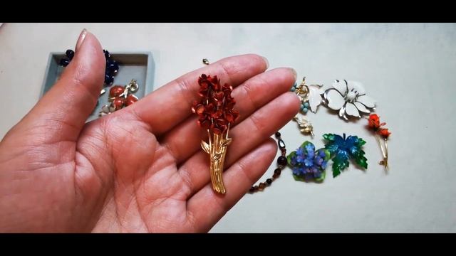 67. Цветочные броши. Продолжение распаковки лотов с винтажной бижутерией
