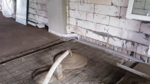 Мокрая стяжка пола с помощью транспортного насоса PFT Zp3 XXL