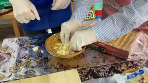 Торт Наполеон из готовых коржей и сгущенки.MOV