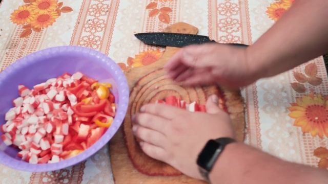 Салат из крабовых палочек и фасоли. Просто, дешево и вкусно!