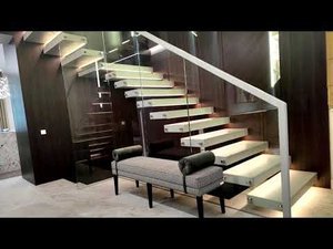 воздушная консольная лестница с ограждениями от пола