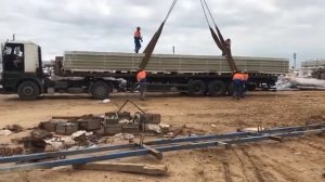 Выгрузка сэндвич панелей длинной 14 метров