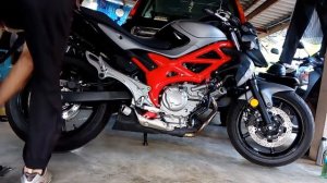 Suzuki SFV650 Gladius Standard and Yoshimura R77 Exhaust Sound