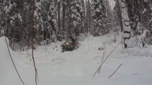 Проверяю путик, преодолеваю подъемы на снегоходе тайга, первый трофей.