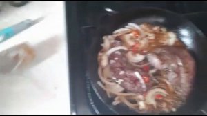 Говяжья печень жареная с баклажанами