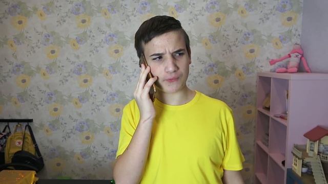Старшая сестра и брат разыграли младшую сестру в ее день рождения