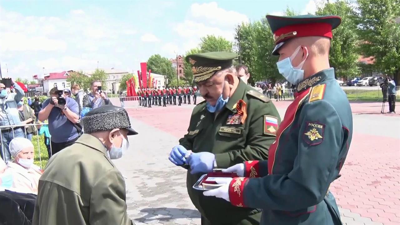 Для 103-летнего ветерана на Урале устроили парад в честь 75-летия Победы