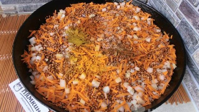 Гречка с фрикадельками из куриного фарша в духовке