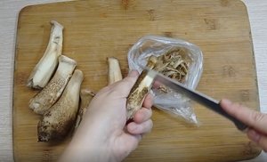 Показываю как просто и вкусно приготовить лесные грибы.