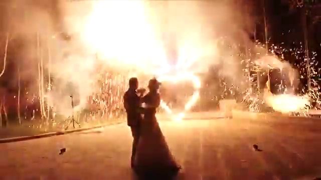 Свадебный фейерверк Екатерины и Антона - огромное горящее сердце смотреть онлайн
