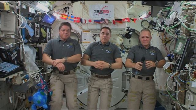 Live Q&A with NASA Astronauts in Space смотреть онлайн