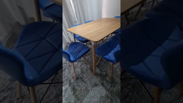 Juego de comedor con sillas azul radar