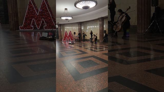 Узнаёте место? Живая музыка 🎶 , хорошее настроение и много позитива. Музыкантам ставим лайки!!!♡👍☝️