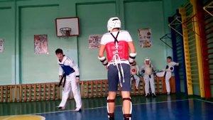 как дерется тренер на тэквандо