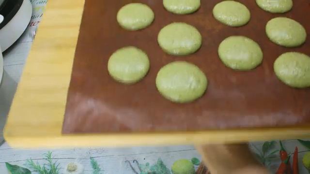 Макаронс со вкусом зеленого чая матча! Самый простой рецепт необычного пирожного! смотреть онлайн
