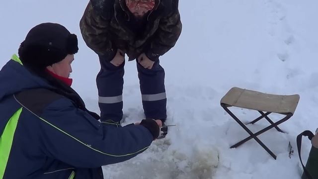 Как поймать окуня в глухозимье? на что и как клюет окунь в глухозимье?