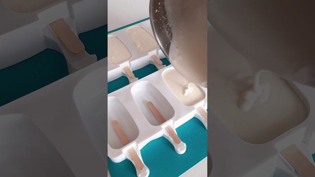 ДОМАШНЕЕ МОРОЖЕНОЕ из двух ингредиентов. Плюс глазурь по желанию. смотреть онлайн