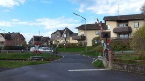 Bahnübergang Altenkirchen/WW | Halbschranke Wechselblinker | level crossing german beschrankter BÜ