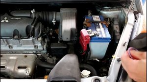 Замена масла в двигателе и фильтров на Mitsubishi Colt 1,5 Мицубиси Кольт 2003 года
