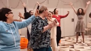 Зам ген. директора Академии Росатома Гульнара Биккулова о Йоге Смеха и тренинге Мити Ефимова (1)