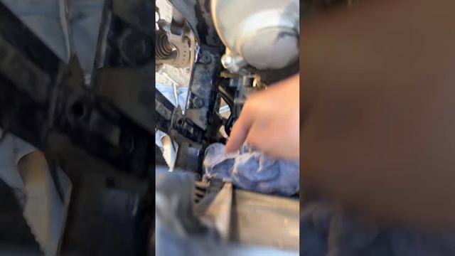 1st gen Porsche Cayenne S alternator removal quick terrible tutorial