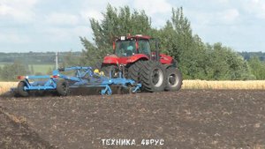 Трактор Case Magnum 340 с новеньким дискатором Tigarbo АДС-7 Первое дискование паров
