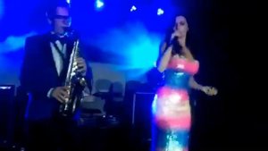 Анна Седокова feat. Гена Мезинов (саксофон) - Привыкаю Live