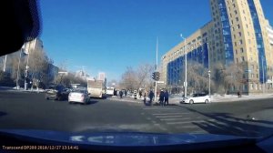 Проезд на красный свет светофора с разрешения регулировщика