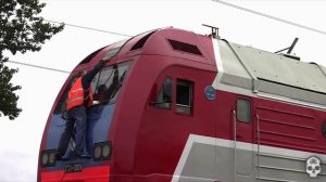 Поезд Газотурбовоз ГТ1 пережог контактный провод!