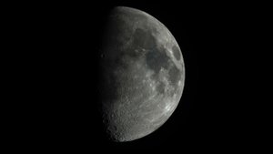 Moon, 2021/04/21, 19:48