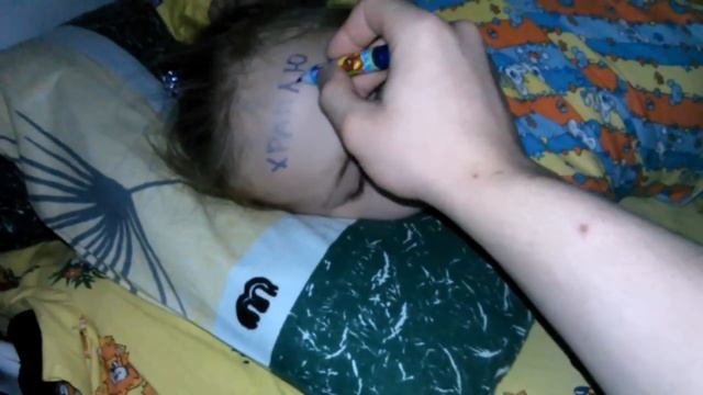 Храпит