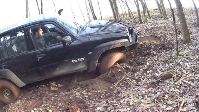 Nissan Patrol Offroad / stuck in mud Ring-Allee смотреть онлайн
