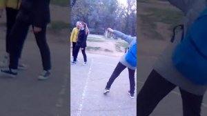 Как надо правильно играть в баскетбол!