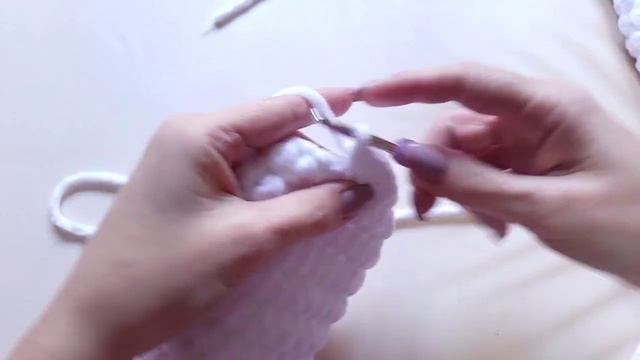Как связать зайца крючком. Игрушки амигуруми. Плюшевый заяц крючком. Амигуруми из плюшевой пряжи.