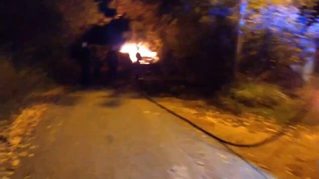 В Саранске негодяи подожгли мусорный контейнер рядом с гаражом смотреть онлайн