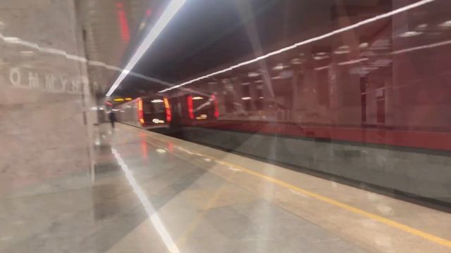 Электропоезда «Москва 2019» и «Русич» на станции метро Коммунарка (СокЛ) // 18 февраля 2023 года