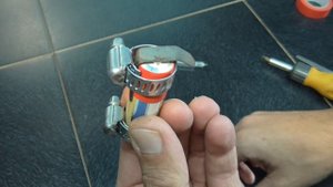 как сделать прикуриватель из батарейки.