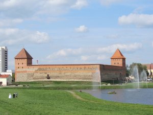 Настоящий средневековый замок. Лидский замок, Лида (Лiда), Беларусь.