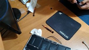 Как поменять ножки на Macbook Pro 13 2015