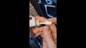 Снятие пластиковой накладки боковой стойки Kia Ceed CD.