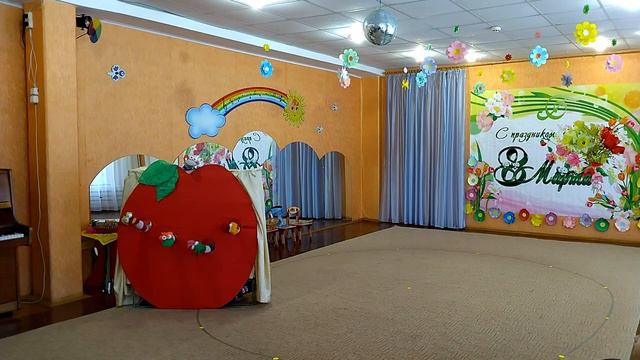 Кукольный театр из носочков в детском саду "Весёлые червячки"