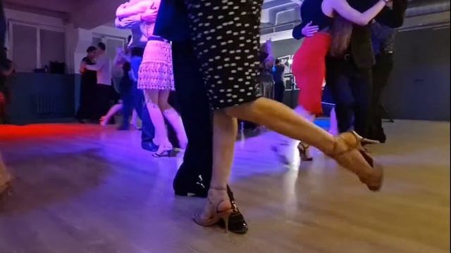The dialog on a milonga. Диалог на милонге. смотреть онлайн