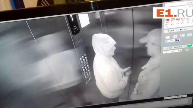 Парни, которые хотели ограбить квартиру с помощью украденных ключей, попали на видео смотреть онлайн