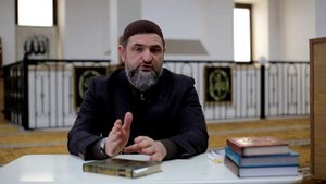 Можно ли ходить с женой по городу держась за руки?