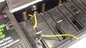 Откуда взять мини ni-mh аккумулятор.Фонарик из садового светильника.