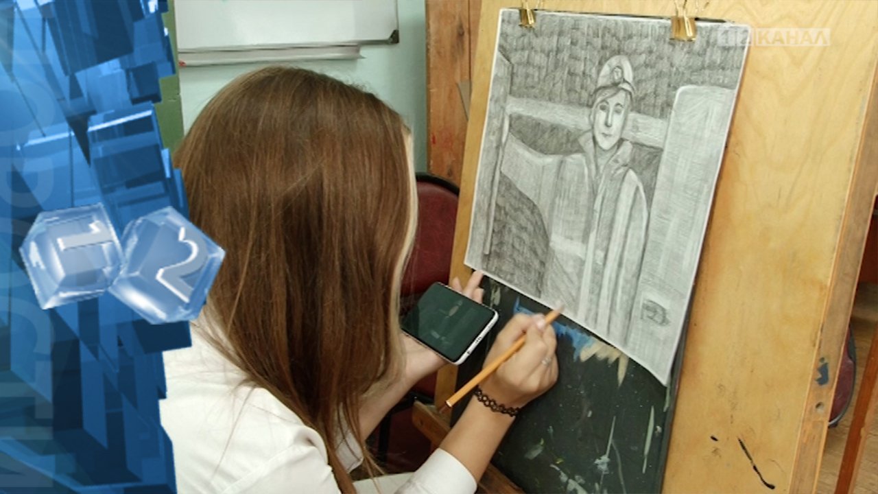 Обсудить 23. Молодой художник. Художница из Германии рисует. Художник рисует портрет Бурятия. Конкурс юных художников на своей земле.
