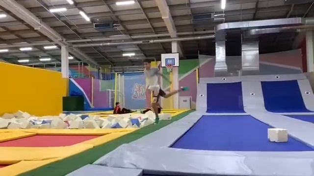 Нарезка прыжков в батут центре смотреть онлайн